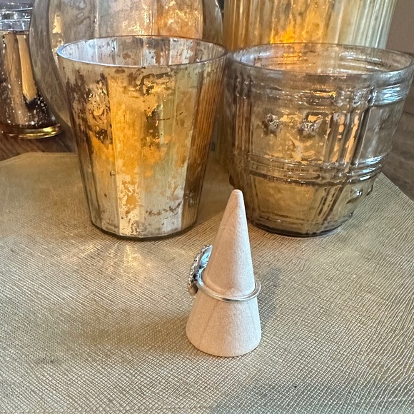 NEW silvery faux turquoise ring
size 6.0
Mix & match, vintage look - Picture 2 of 3